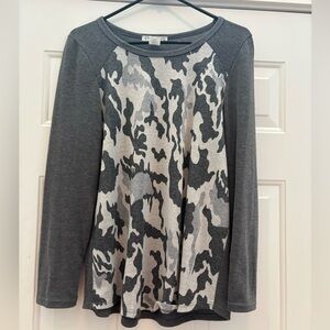 Claudia Richard Gray and White Patterned Sweater